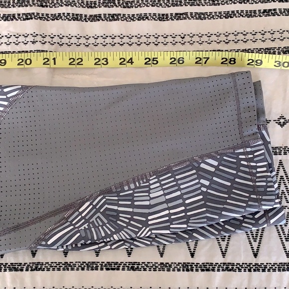 Nike Pro 3/4 Leggings | Size Medium | Color Gray & White - Picture 9 of 10